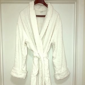 Aunthentic Gucci robe white